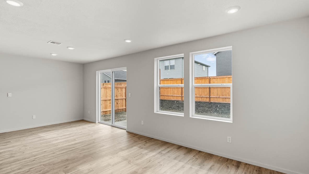 004 dining room. Photo 3 of 22, 2570 Addysen Park Way, Medford, OR 97501