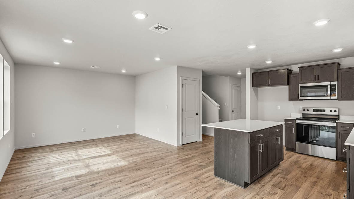 005 kitchen and great room. Photo 4 of 22, 2570 Addysen Park Way, Medford, OR 97501