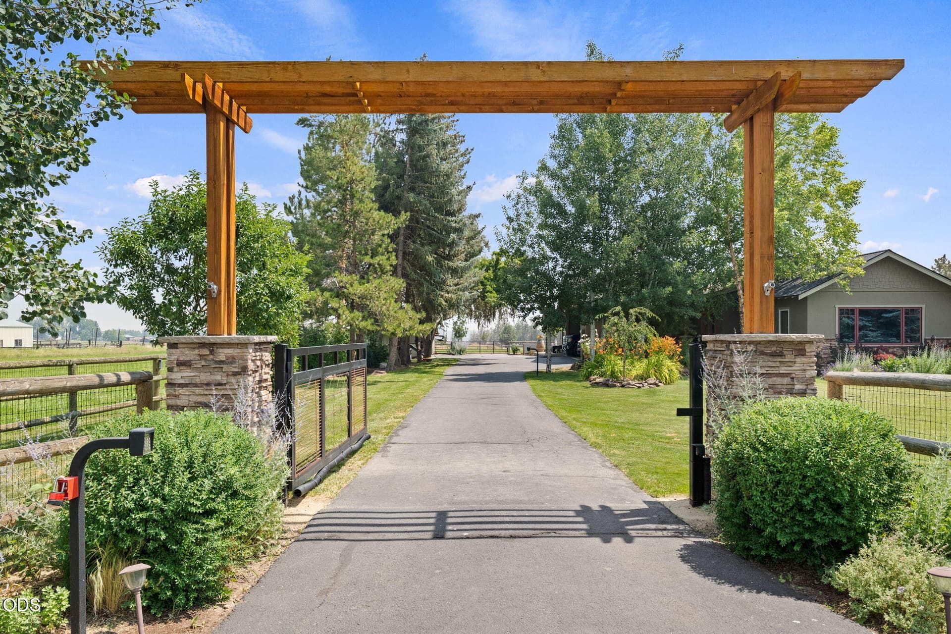 48 - 97-web-or-mls-Riley Visuals-97. Photo 5 of 52, 65880 93rd Street, Bend, OR 97703