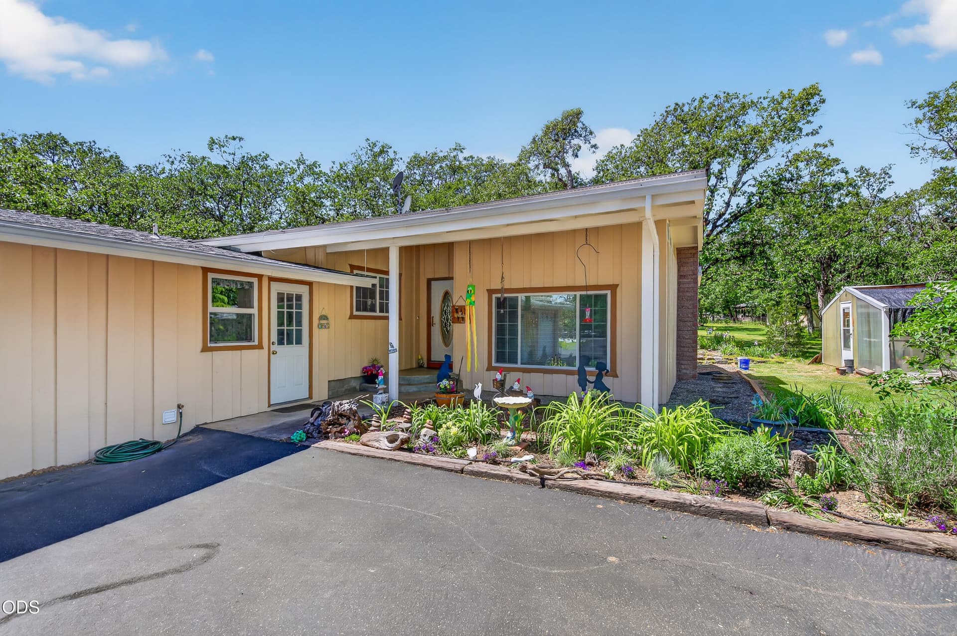 2. Photo 2 of 24, 11339 Michael Road, Central Point, OR 97502