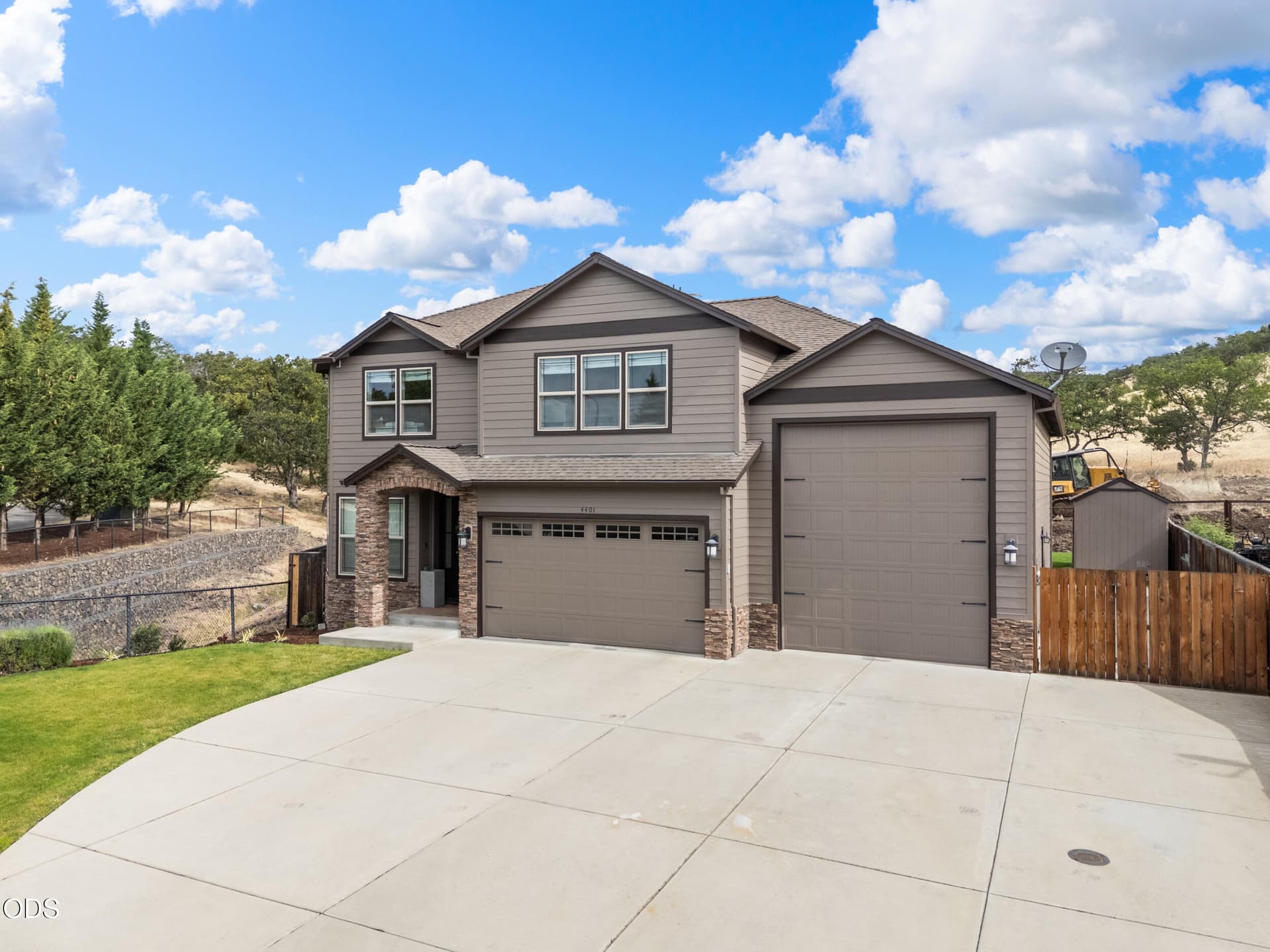 51_4401 vista pointe dr-drone-01. Photo 2 of 48, 4401 Vista Pointe Drive, Medford, OR 97504