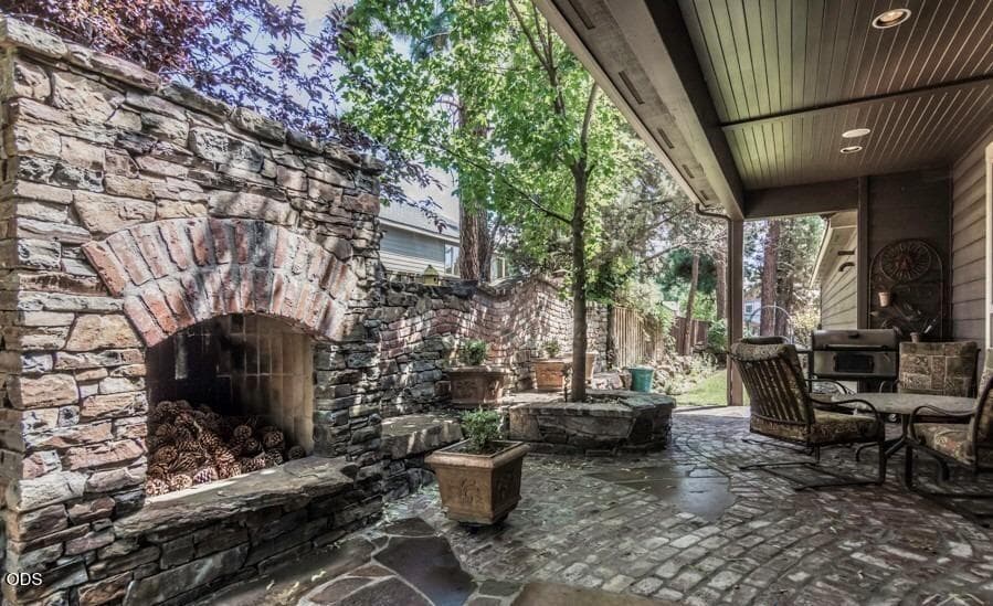 839864-4d473470-1496-4527-8af3-04d1c3a94. Photo 2 of 9, 61212 Gorge View Street, Bend, OR 97702
