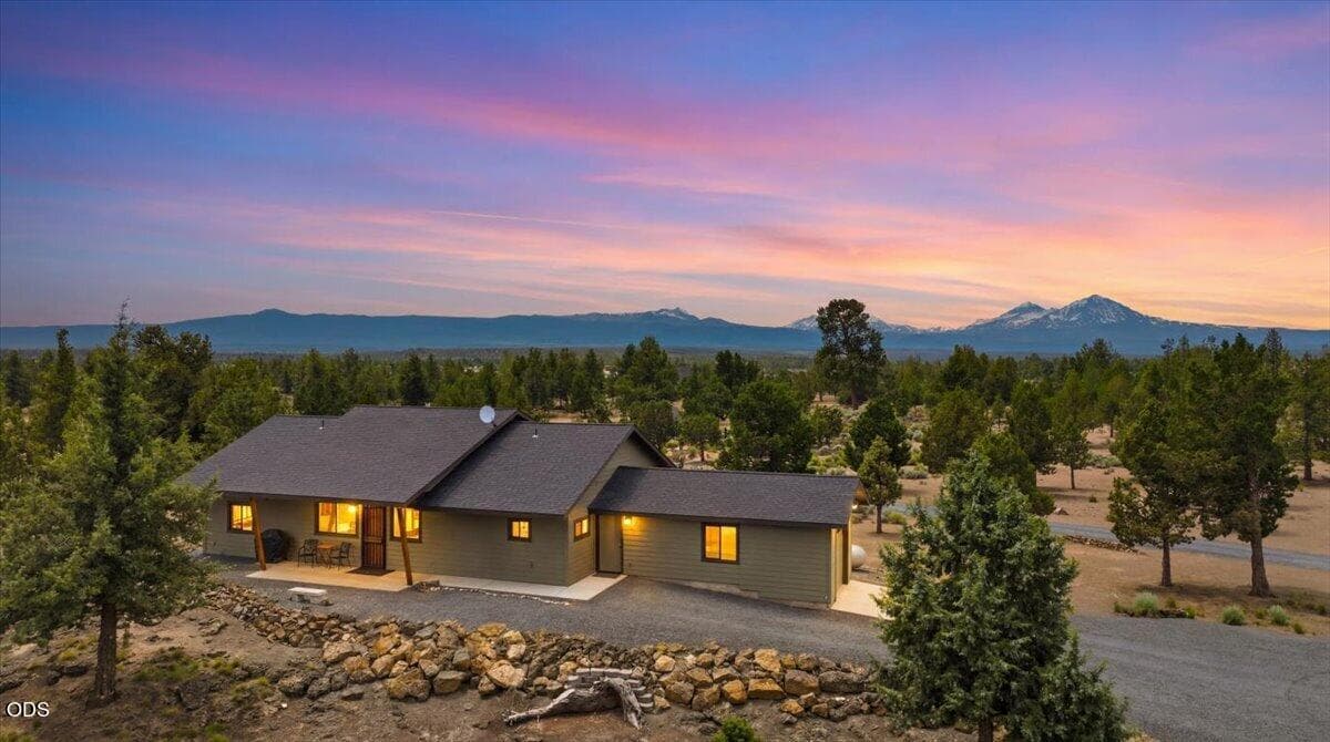 9 Cascade Mountain Views. Photo 3 of 80, 17740 Ox Spur Court, Bend, OR 97703