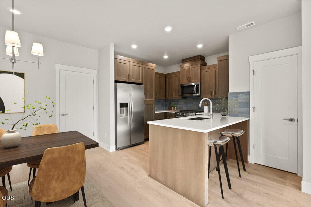 EST121-Parkside-E-Classic-Kitchen. Photo 4 of 27, 3867 Eagle Road, Bend, OR 97701