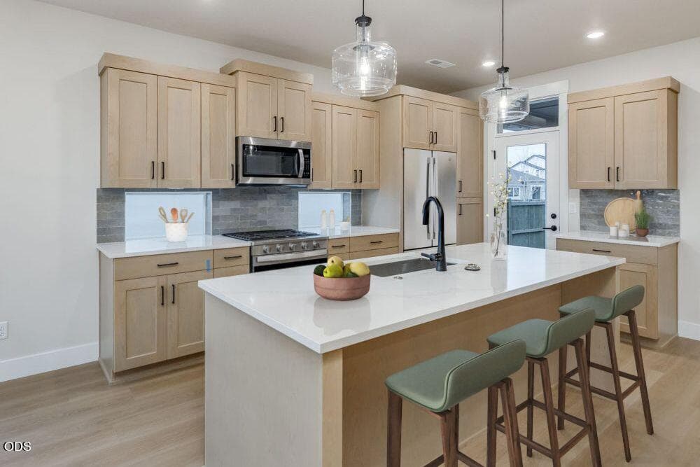 Hero-RP499-Arcadia-Classic-Kitchen. Photo 3 of 26, 3891 NE Petrosa Avenue, Bend, OR 97701