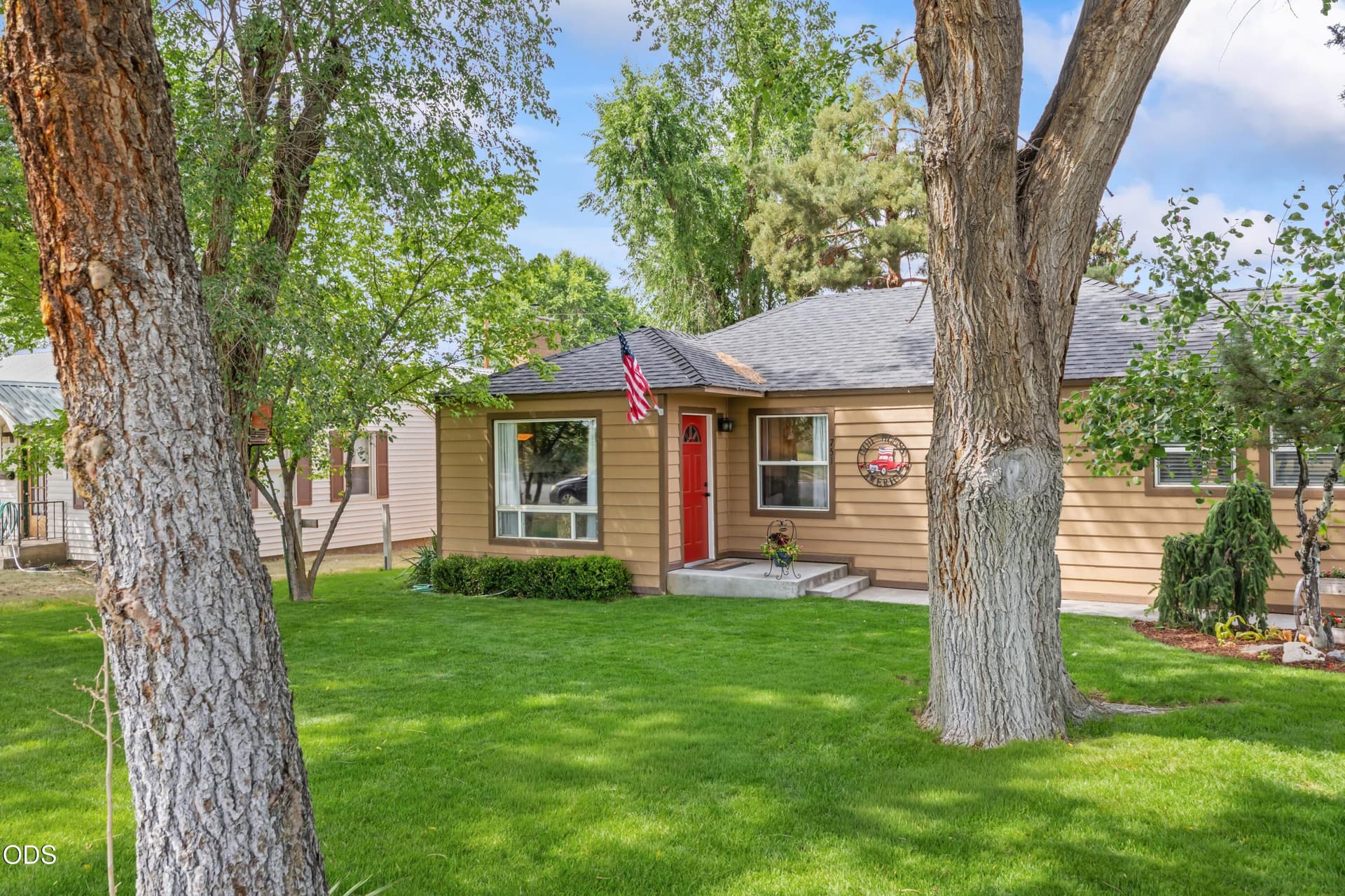 02. Photo 2 of 37, 751 NE Lookout Avenue, Prineville, OR 97754