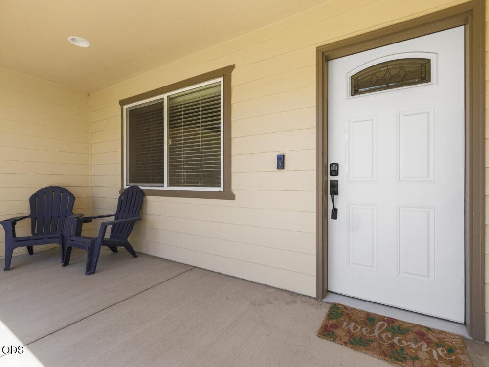 2852GlacierDr-2. Photo 3 of 40, 2852 Glacier Drive, Klamath Falls, OR 97603