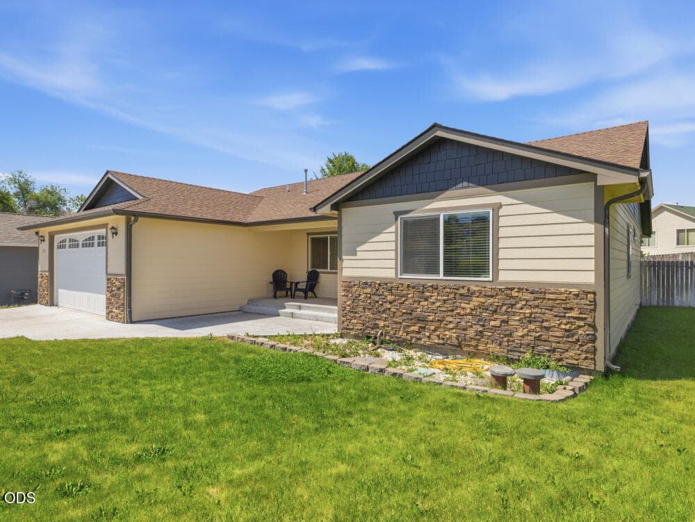 2852GlacierDr-9. Photo 2 of 40, 2852 Glacier Drive, Klamath Falls, OR 97603