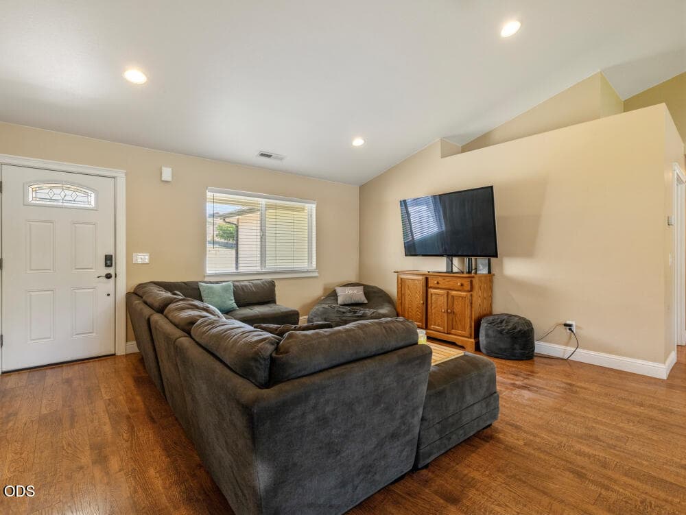 2852GlacierDr-25. Photo 5 of 40, 2852 Glacier Drive, Klamath Falls, OR 97603