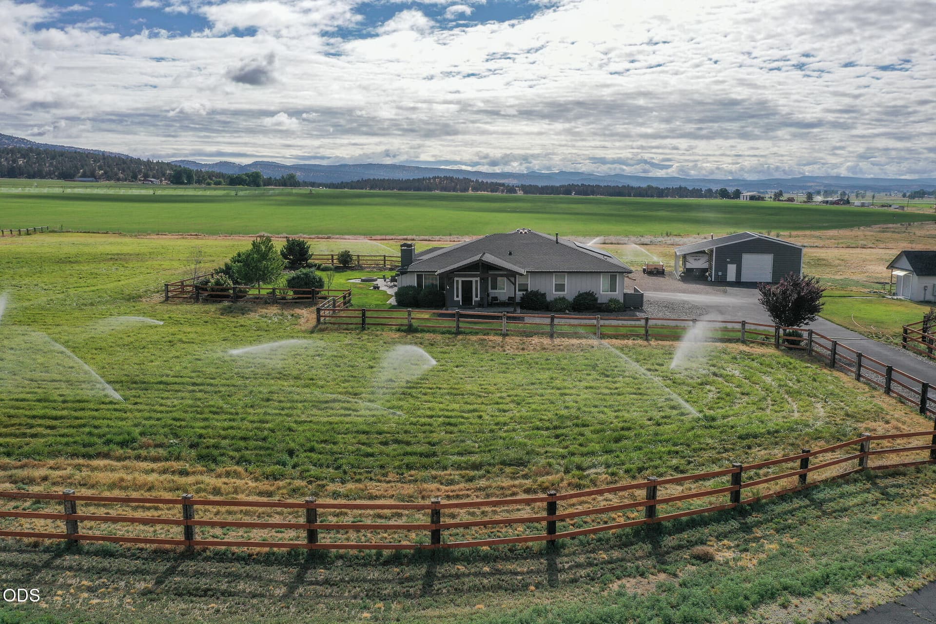 01. Photo 1 of 29, 8933 NW Elizabeth Way, Prineville, OR 97754