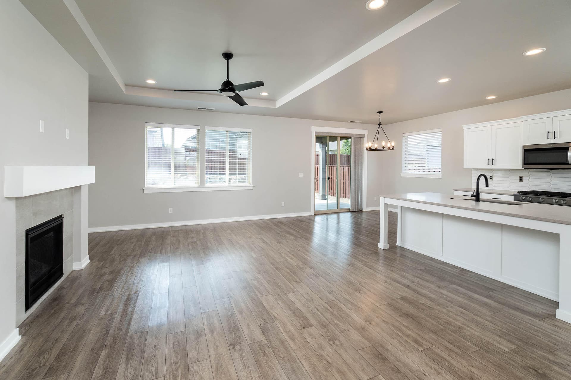 Living/Dining/Kitchen. Photo 4 of 30, 1076 NE Henry Drive, Prineville, OR 97754