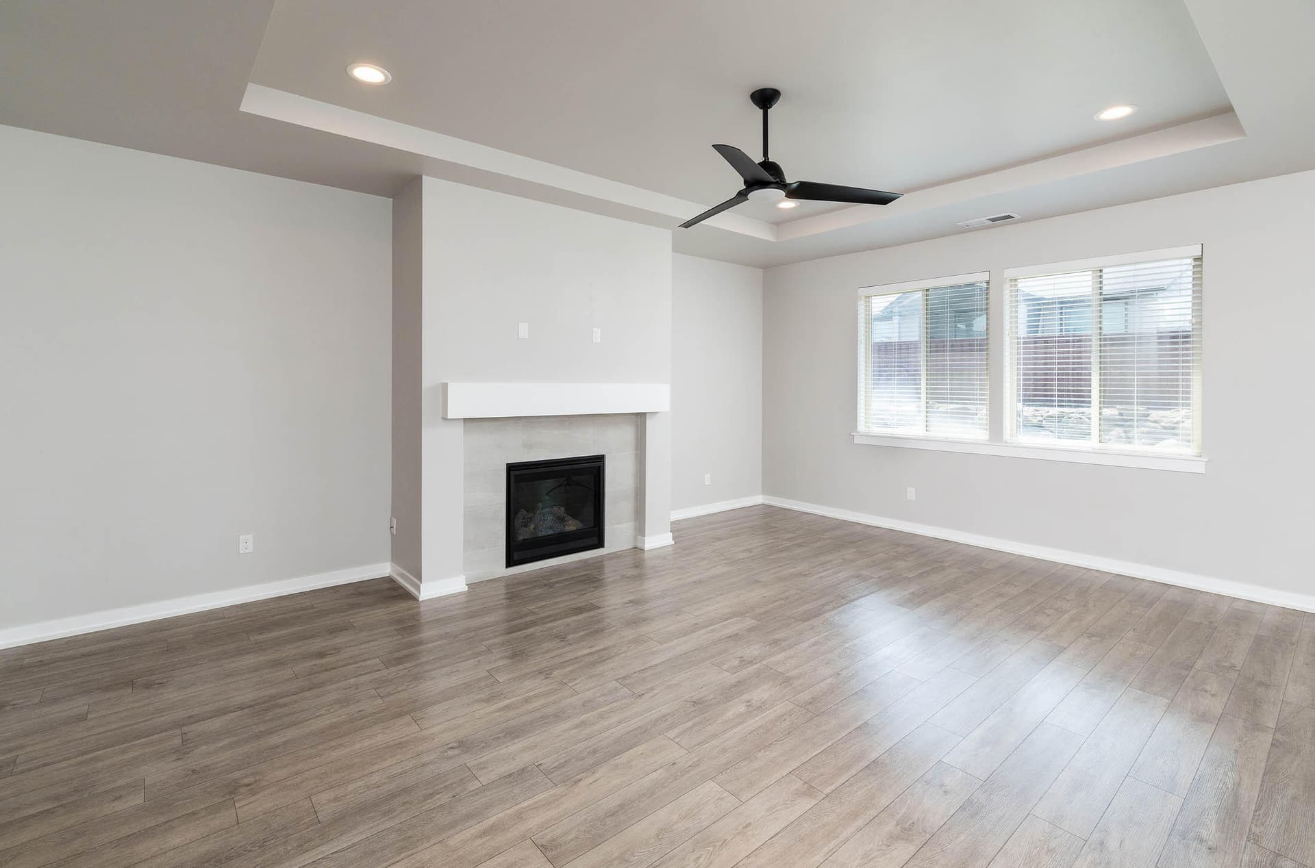 Living. Photo 5 of 30, 1076 NE Henry Drive, Prineville, OR 97754