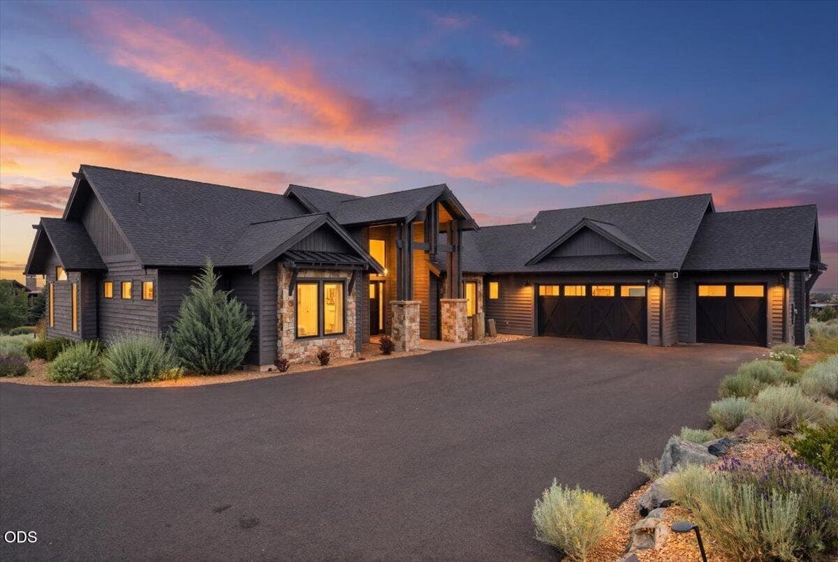 02-DSC01755_twilight_61f558af. Photo 1 of 40, 16214 SW Brasada Ranch Road, Powell Butte, OR 97753
