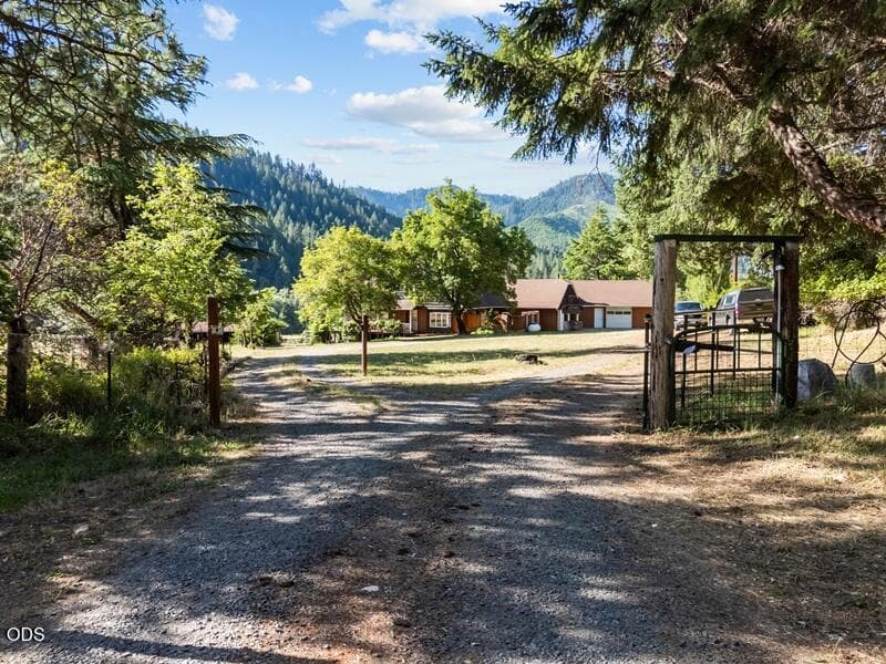 Welcome Home!. Photo 1 of 29, 12974 E Evans Creek Road, Rogue River, OR 97537