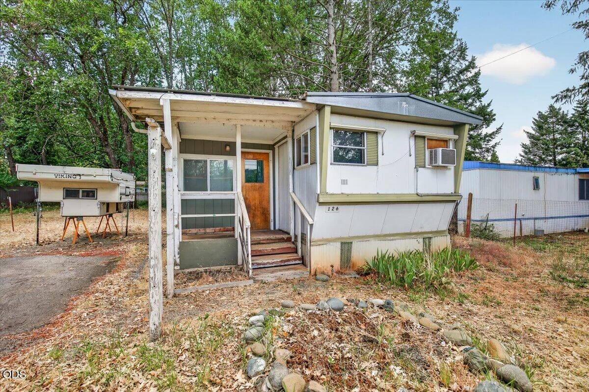 02-2. Photo 2 of 23, 126 S Kerby Avenue, Cave Junction, OR 97523