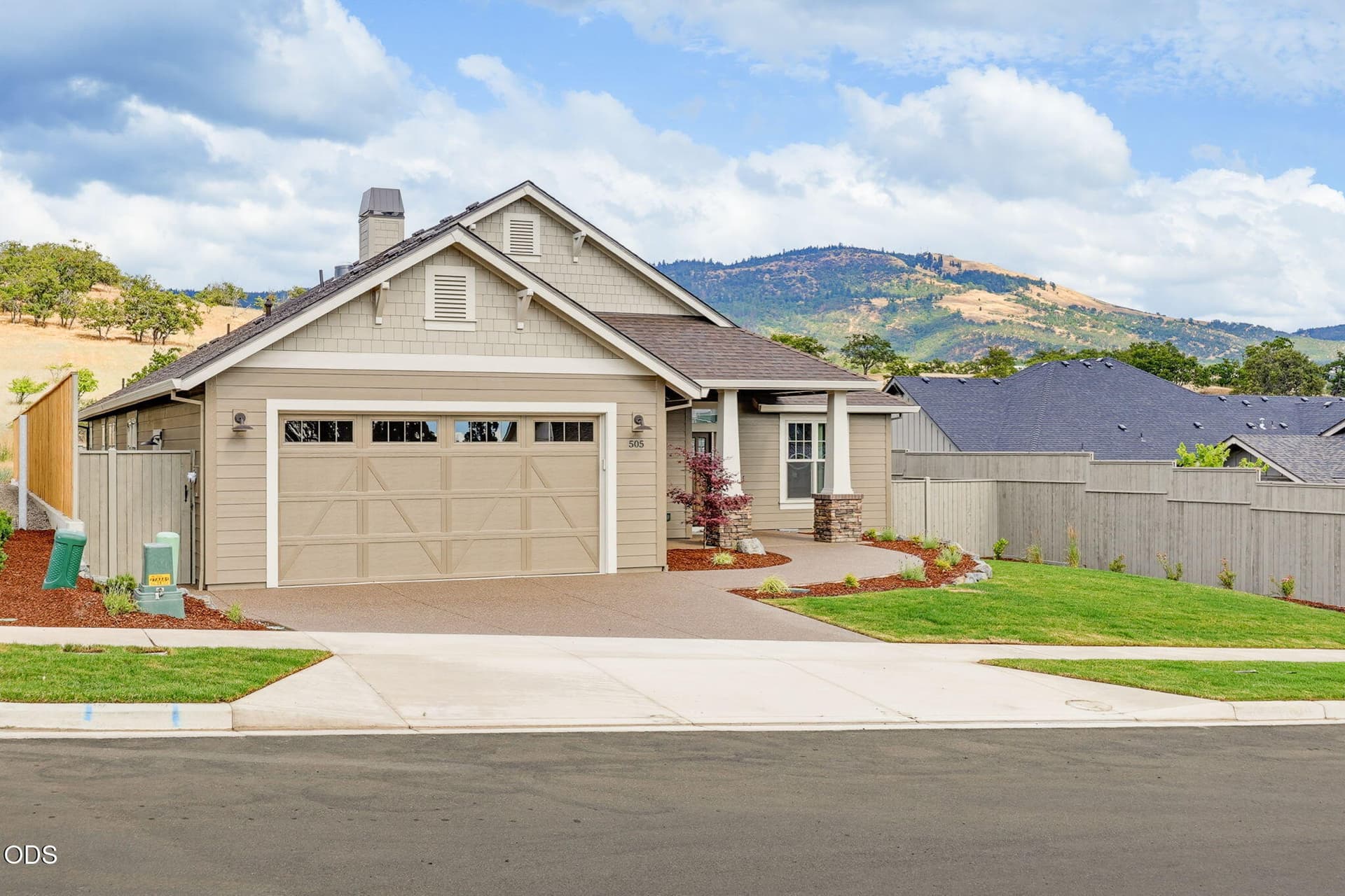 ApxAH00005. Photo 3 of 44, 505 Autumn Hills Drive, Medford, OR 97504
