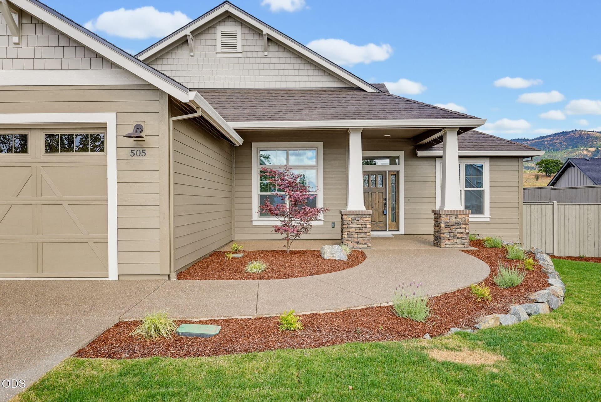 ApxAH00007. Photo 2 of 44, 505 Autumn Hills Drive, Medford, OR 97504
