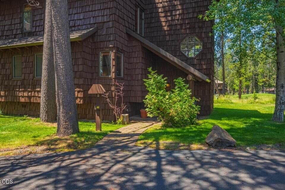 20260422215828985754000000-o. Photo 3 of 58, 57089 Wild Lily Lane Unit 16, Sunriver, OR 97707
