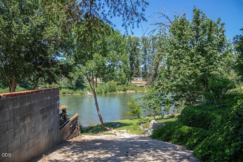 River Access. Photo 4 of 52, 155 Westwood Drive, Grants Pass, OR 97527