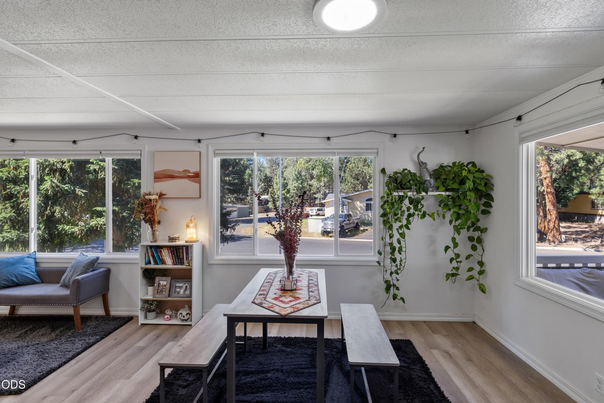 dining area. Photo 3 of 22, 60944 McMullin Drive, Bend, OR 97702