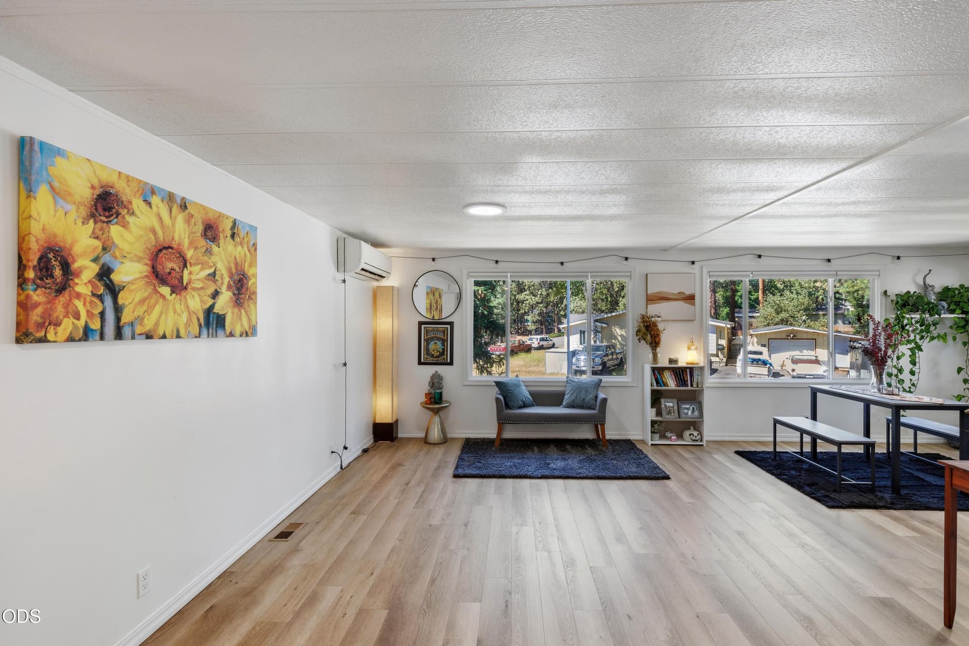 living room. Photo 4 of 22, 60944 McMullin Drive, Bend, OR 97702