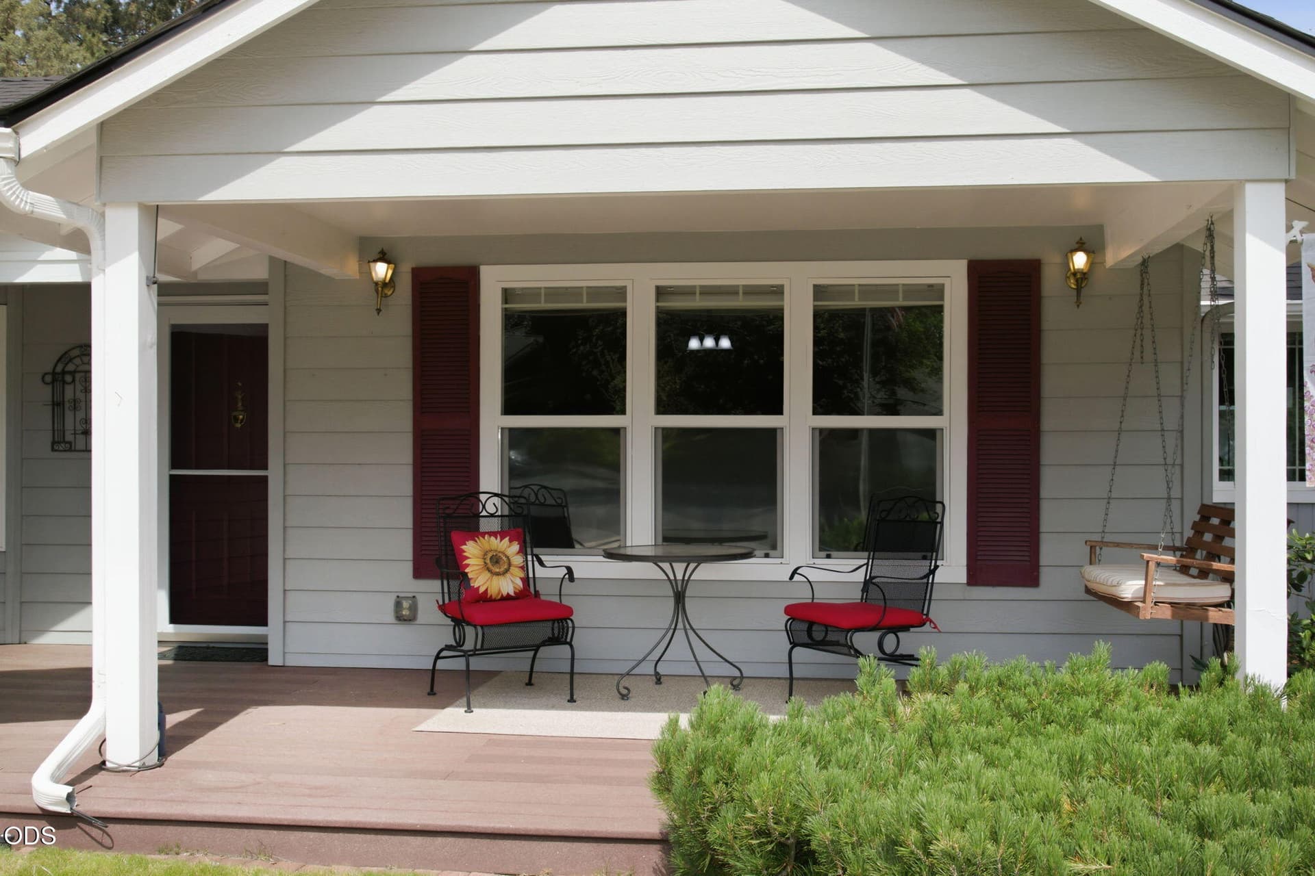 2. Photo 2 of 29, 1105 SE Palmwood Court, Bend, OR 97702