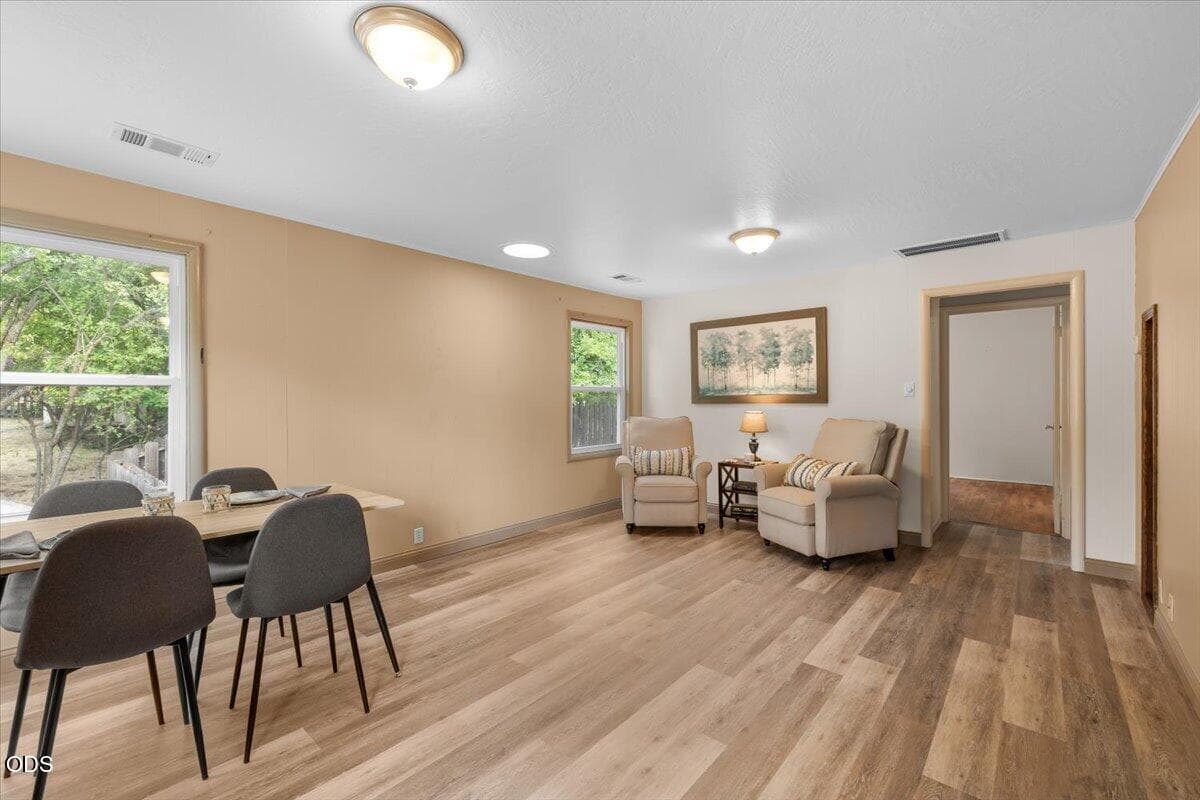 07-CI_9514. Photo 5 of 19, 363 E Hersey Street, Ashland, OR 97520