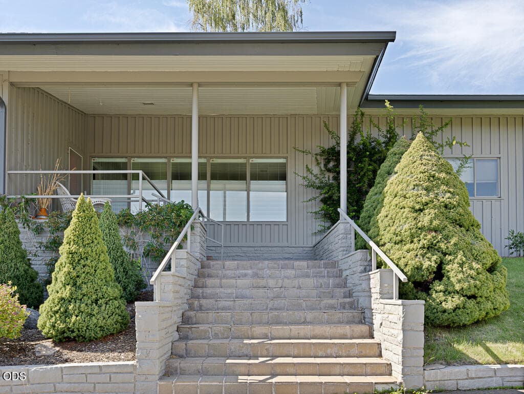 Front of House. Photo 2 of 50, 1500 Pacific Terrace, Klamath Falls, OR 97601