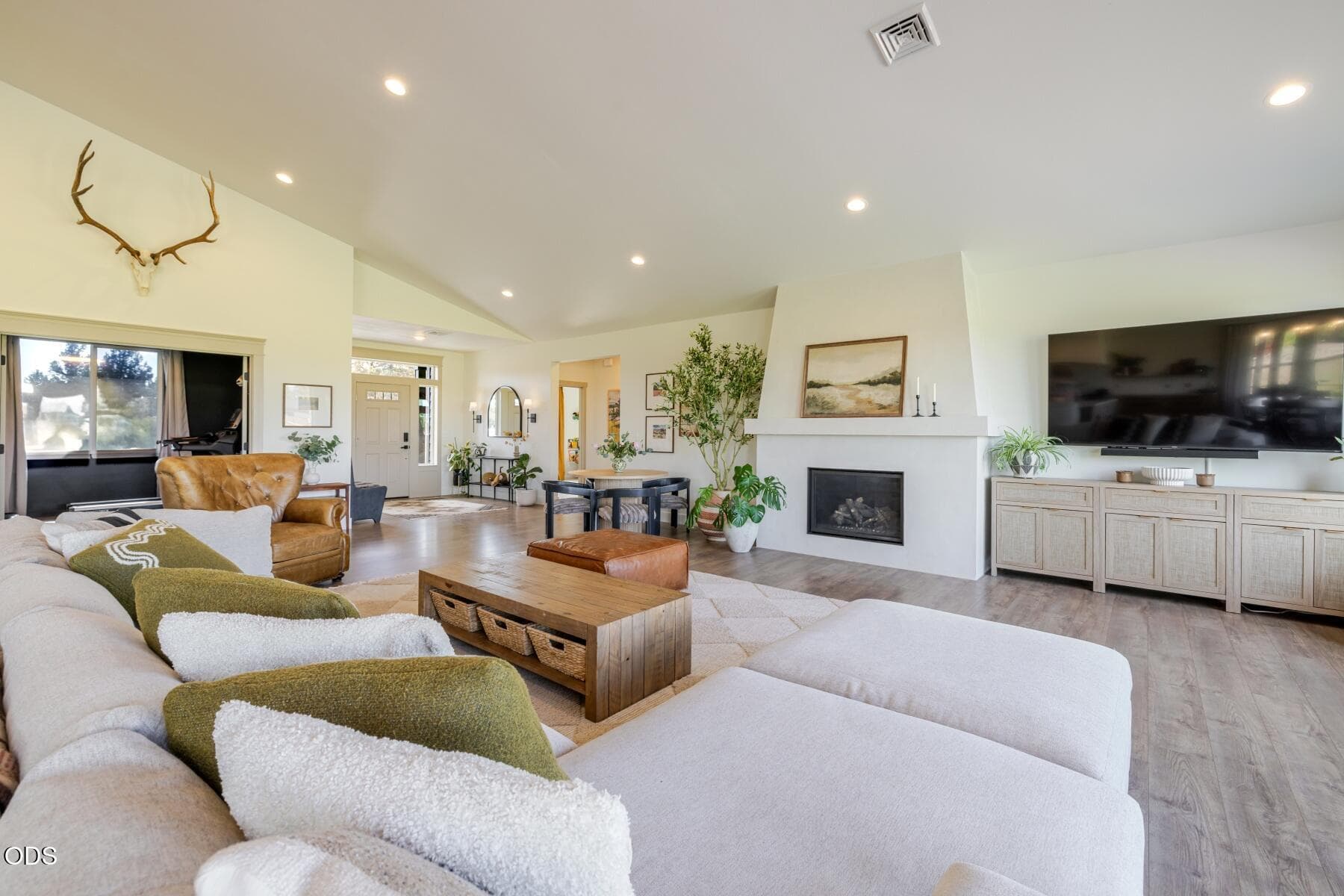 Living. Photo 5 of 61, 64794 Hunnell Road, Bend, OR 97703