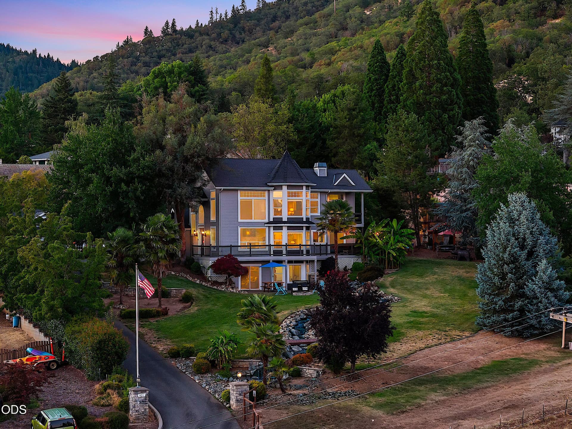 2-Twilight (2 of 6). Photo 5 of 96, 921 NE Beacon Drive, Grants Pass, OR 97526