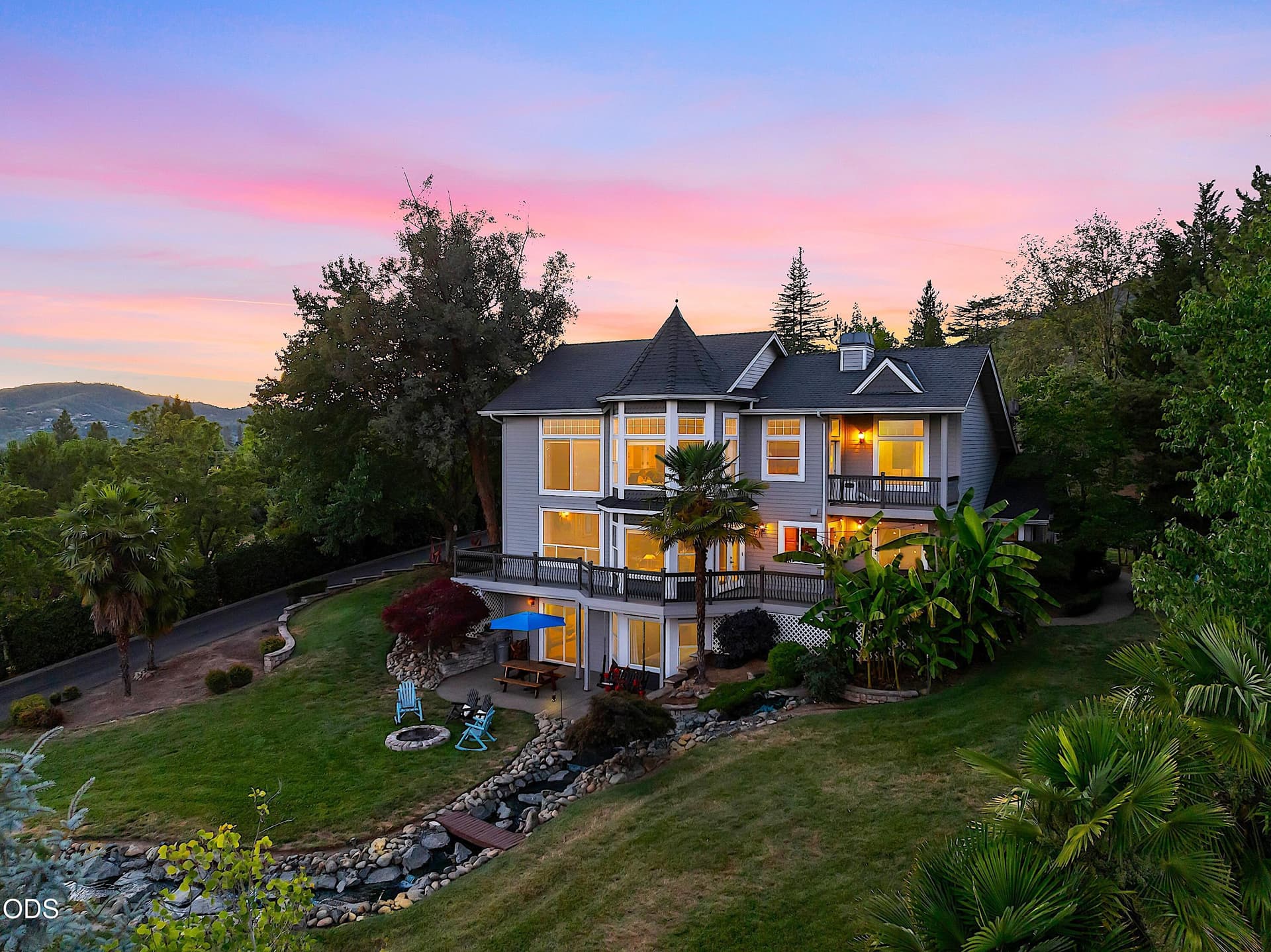 3-Twilight (3 of 6). Photo 3 of 96, 921 NE Beacon Drive, Grants Pass, OR 97526