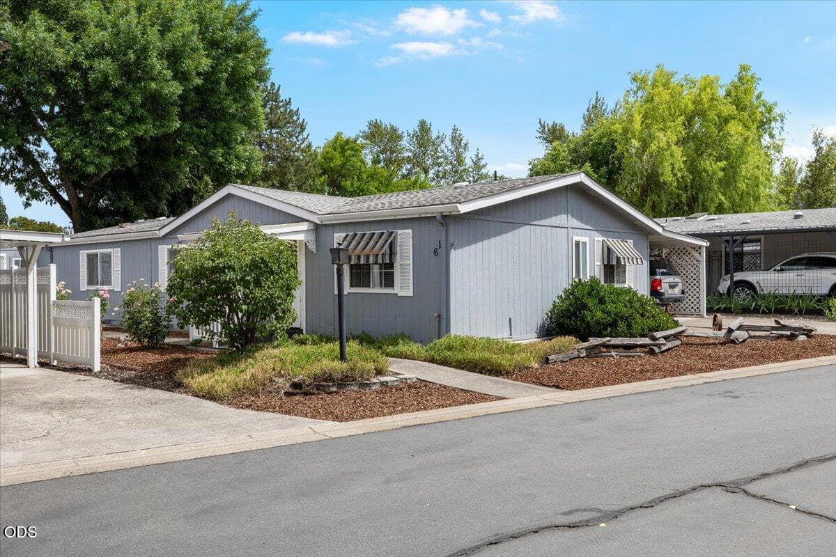 01-CI_9366. Photo 2 of 24, 4624 S Pacific Highway Unit UNIT 61, Phoenix, OR 97535