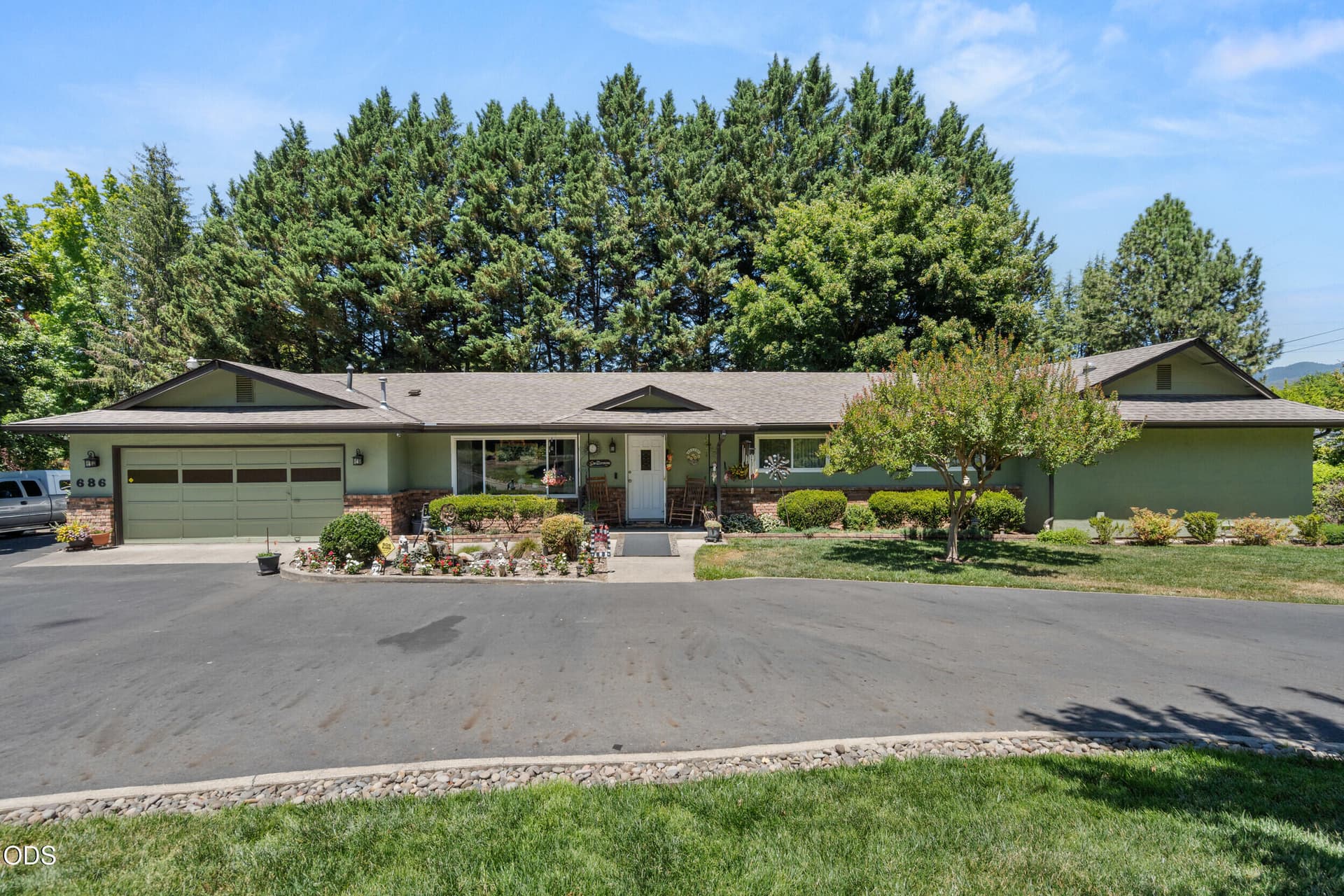 Front Exterior. Photo 1 of 40, 686 Towne Street, Grants Pass, OR 97527