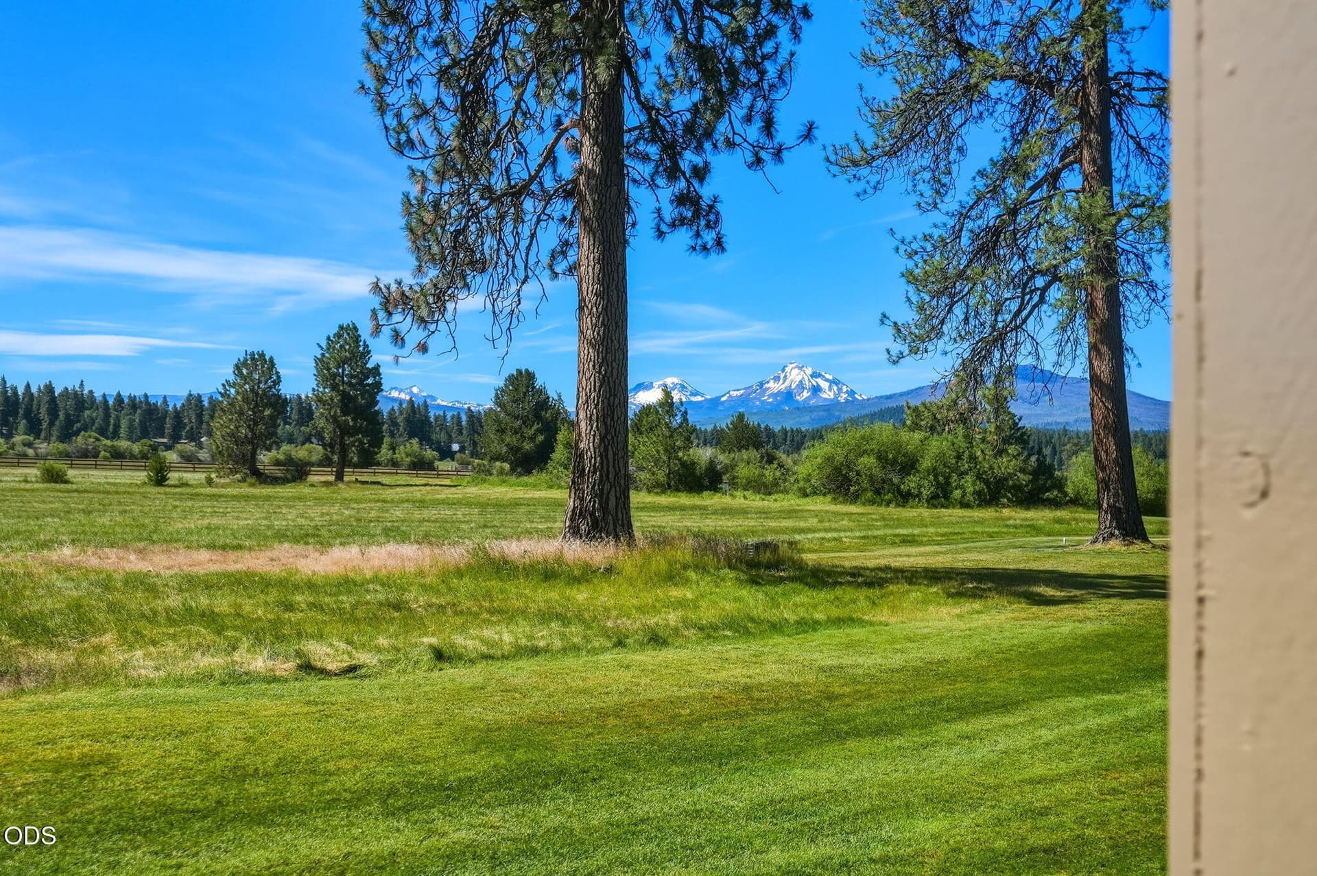 23-web-or-mls-Riley_Visuals_023. Photo 5 of 44, 12900 Hawks Beard Unit Lodge Condo 35/36, Black Butte Ranch, OR 97759