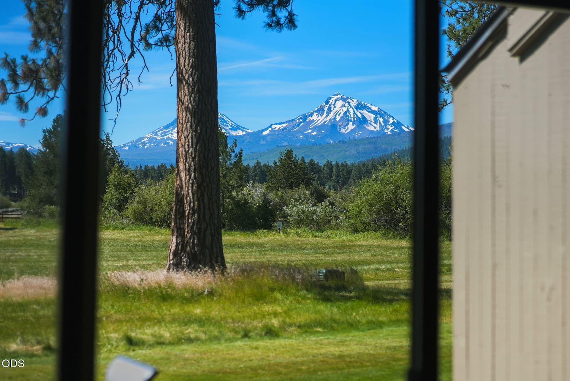 29-web-or-mls-Riley_Visuals_029. Photo 4 of 44, 12900 Hawks Beard Unit Lodge Condo 35/36, Black Butte Ranch, OR 97759