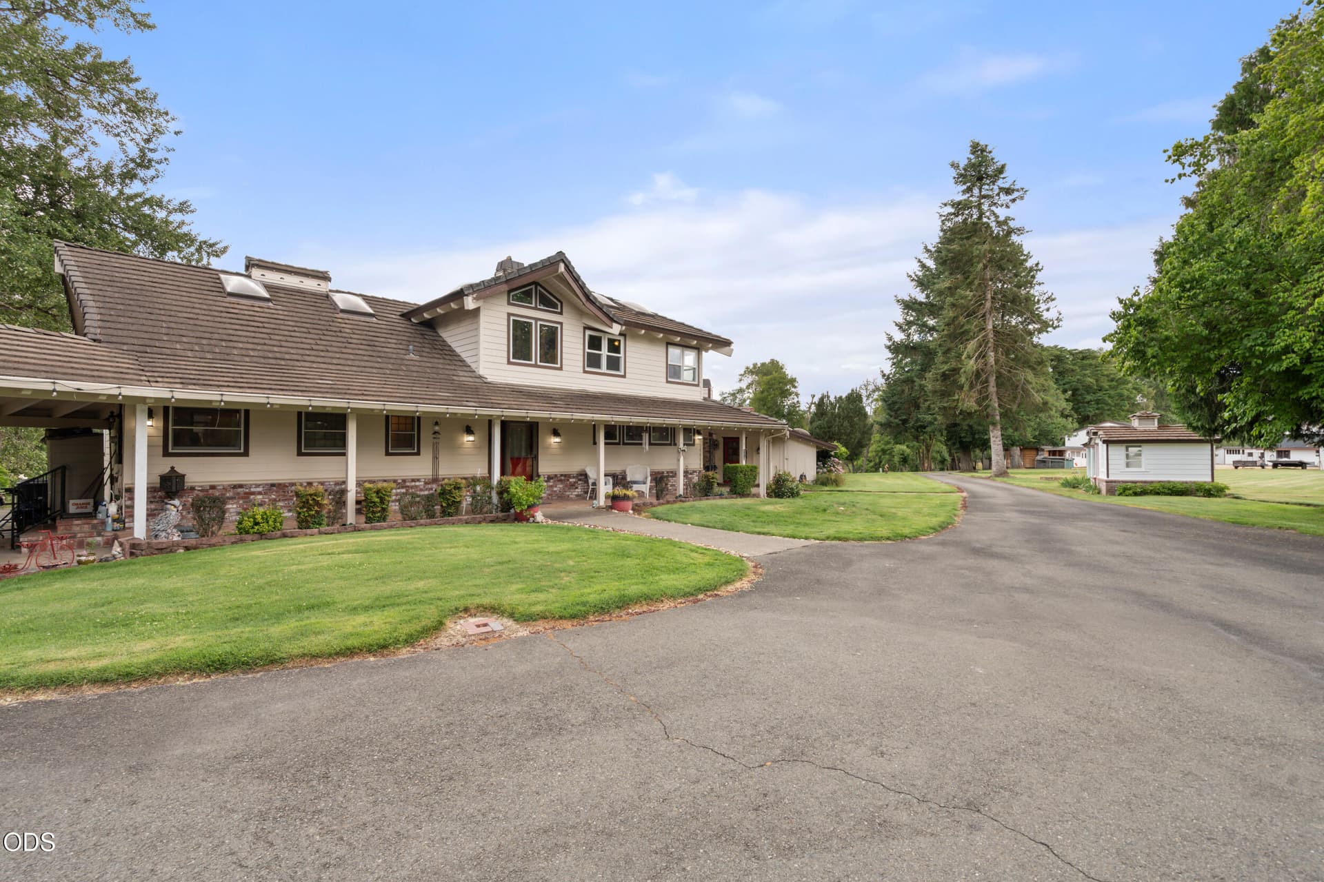 01. Photo 1 of 63, 5061 Lower River Road, Grants Pass, OR 97526