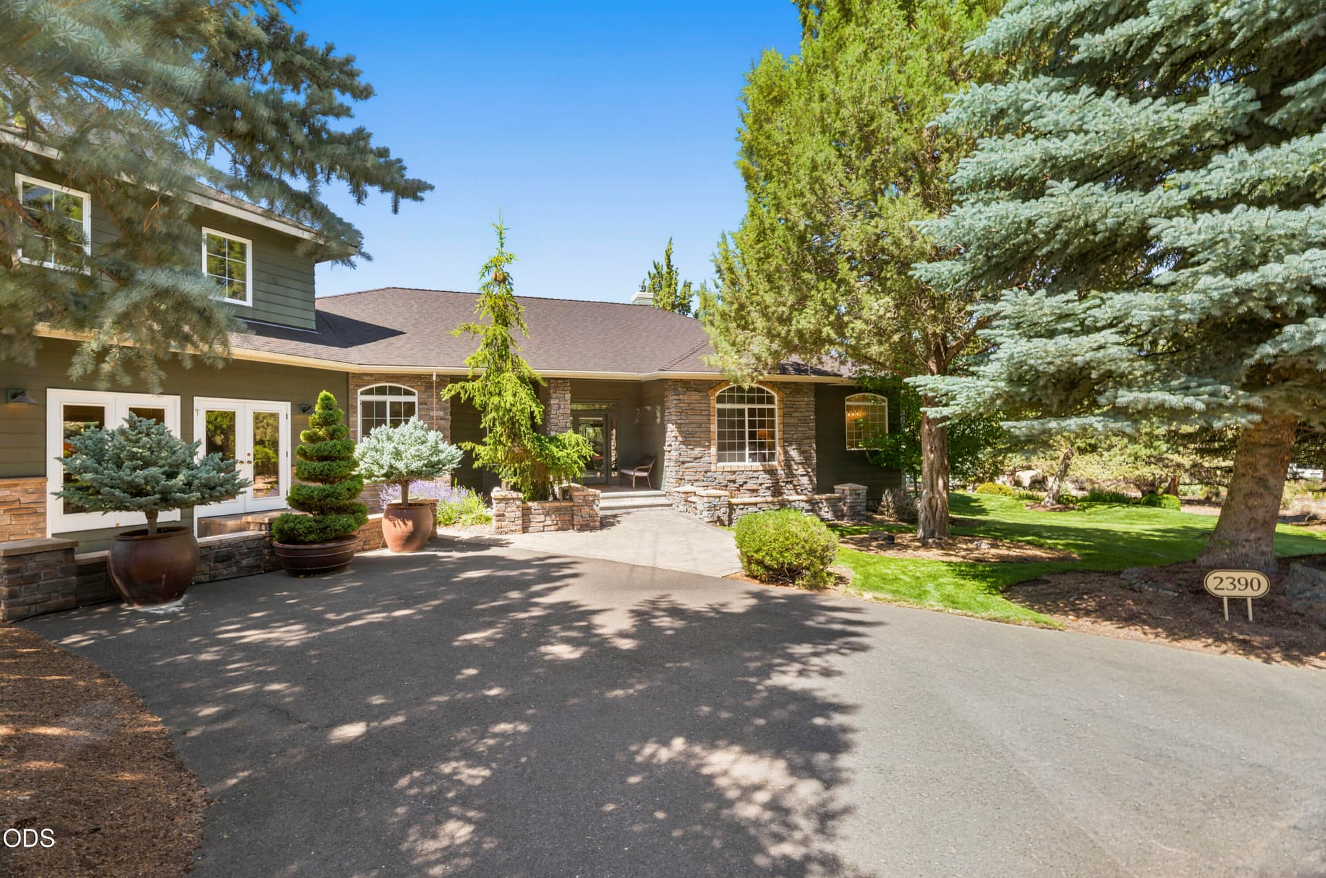 01-Exterior. Photo 2 of 125, 2390 Osprey Drive, Redmond, OR 97756