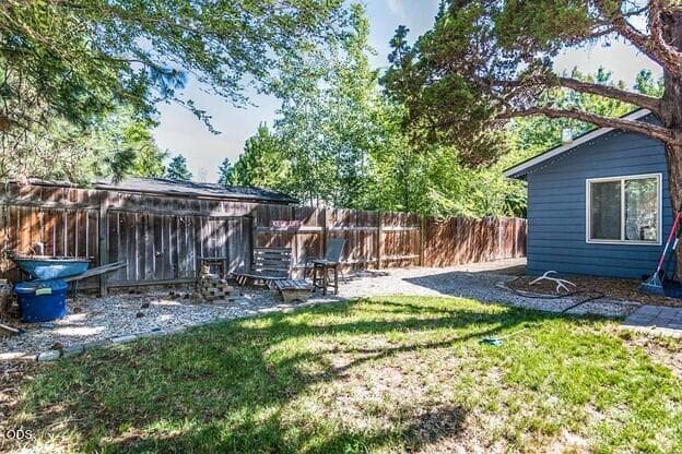 Douglas 1 bed backyard 2. Photo 3 of 21, 475 SE Douglas Street, Bend, OR 97702
