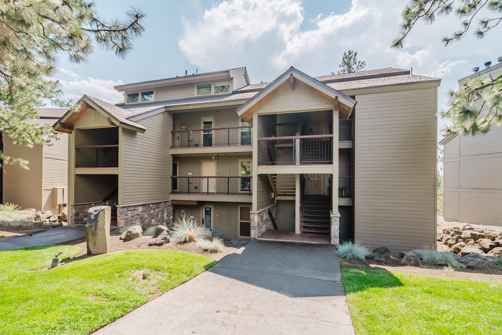 SMALL SIZE - 18575 SW Century Dr UNIT 10. Photo 2 of 37, 18575 SW Century Drive Unit 1023, Bend, OR 97702