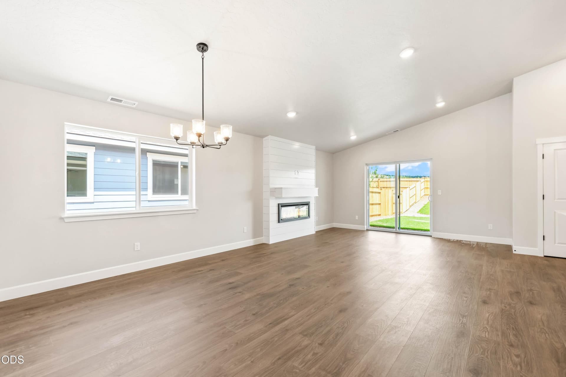 162 Great Room 1. Photo 2 of 26, 785 NE Discovery Loop Unit Lot 162, Prineville, OR 97754