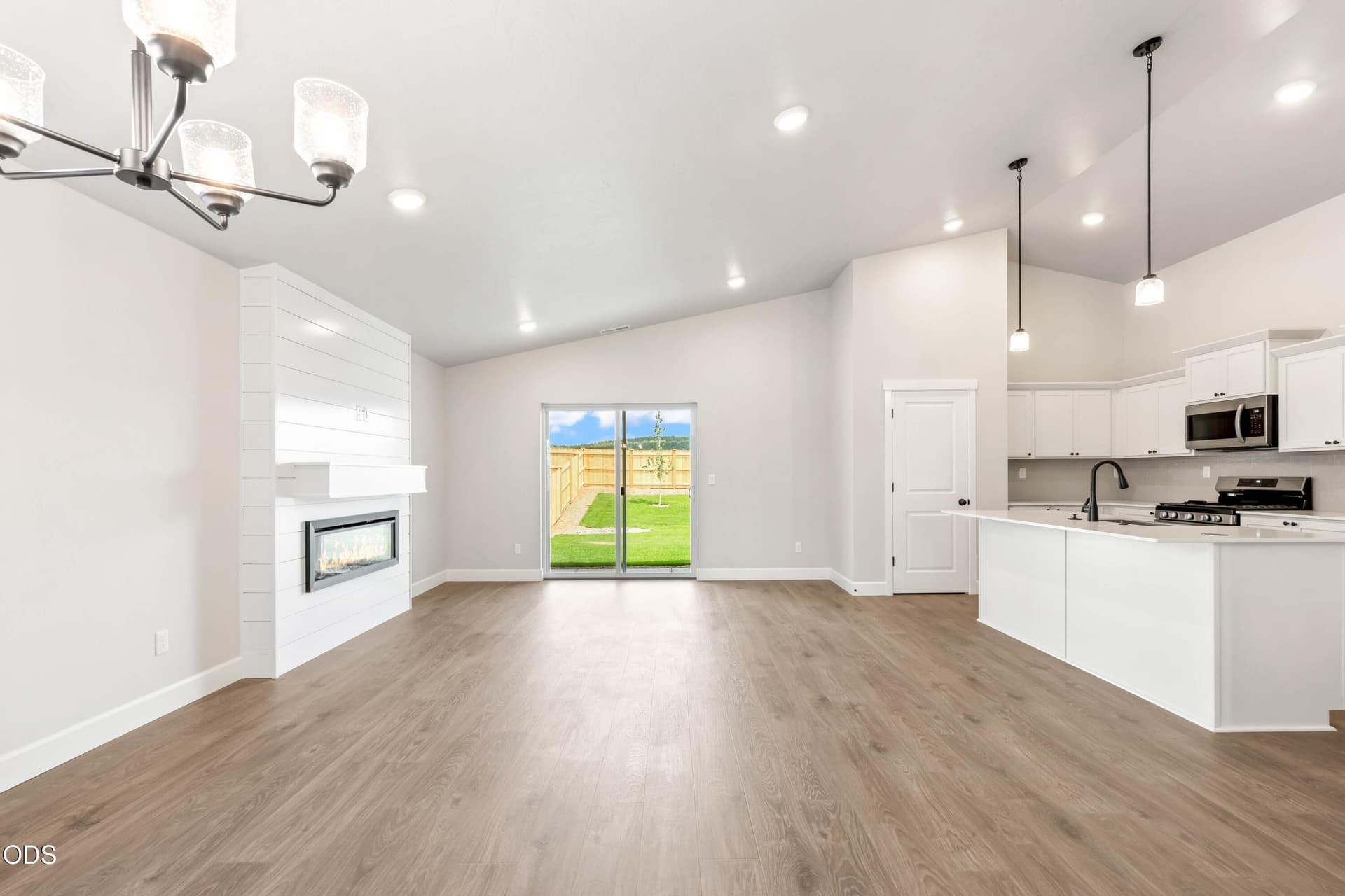 162 Great Room 2. Photo 3 of 26, 785 NE Discovery Loop Unit Lot 162, Prineville, OR 97754