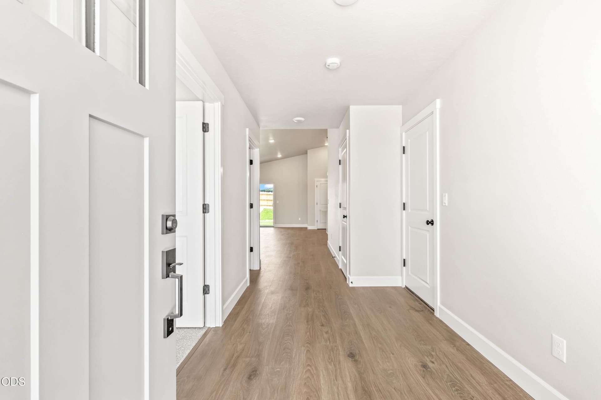 162 Hall way entry. Photo 5 of 26, 785 NE Discovery Loop Unit Lot 162, Prineville, OR 97754