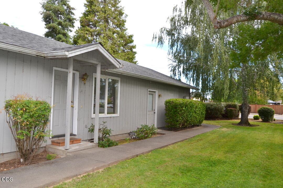 DSC_9525. Photo 2 of 19, 1632 Leonard Road Unit A & B, Grants Pass, OR 97527