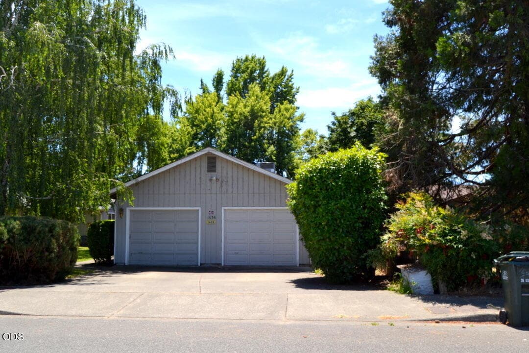 Front. Photo 2 of 13, 1636 Leonard Road Unit A & B, Grants Pass, OR 97527
