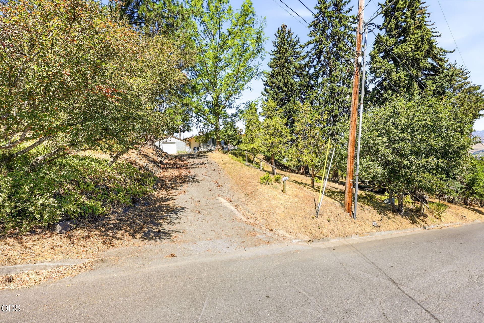 ApxMS00003. Photo 3 of 42, 595 Monroe Street, Ashland, OR 97520