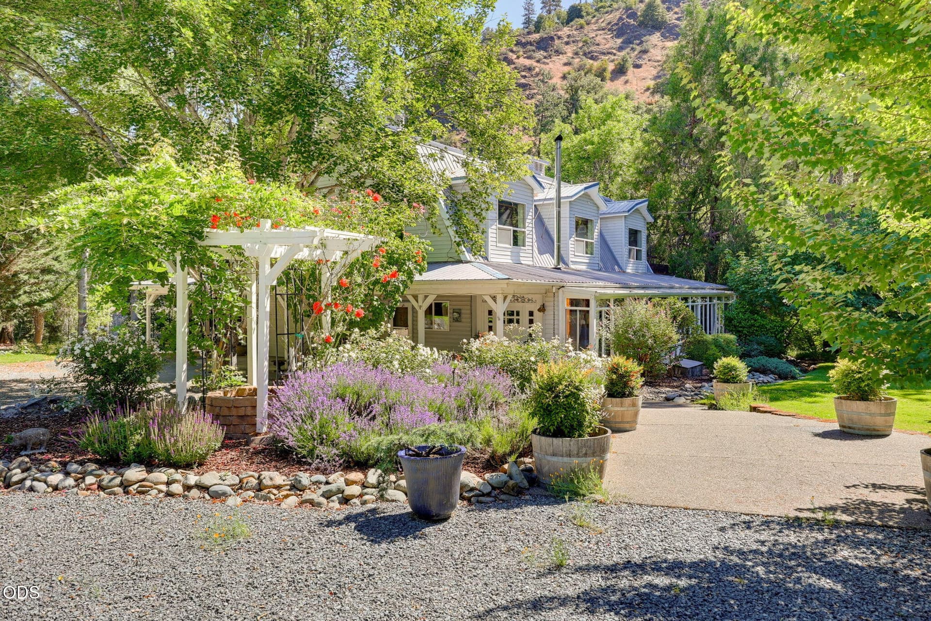 ApxUA00004. Photo 4 of 102, 7935 Upper Applegate Road, Jacksonville, OR 97530