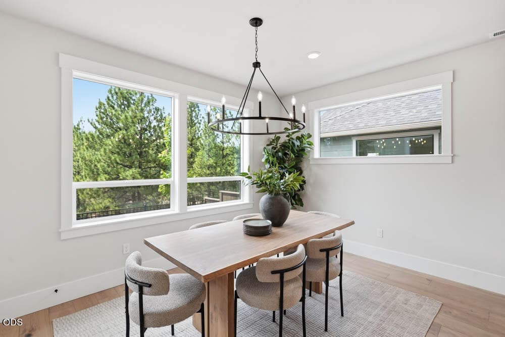 CL10-Benedict-F-Signature-DiningRoom. Photo 4 of 12, 1355 NW Ochoa Drive, Bend, OR 97703