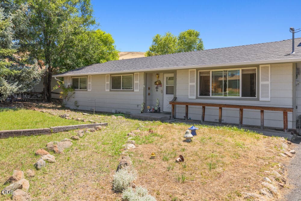 6236CherryWy-7. Photo 3 of 37, 6236 Cherry Way, Klamath Falls, OR 97603