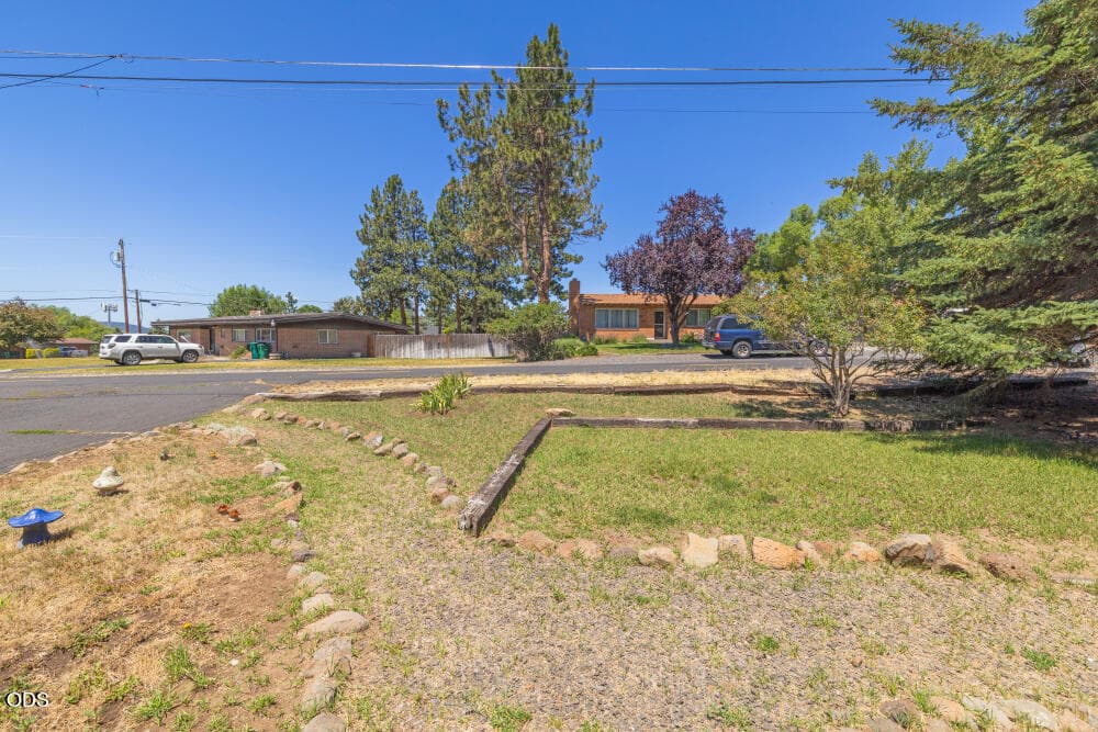 6236CherryWy-9. Photo 5 of 37, 6236 Cherry Way, Klamath Falls, OR 97603