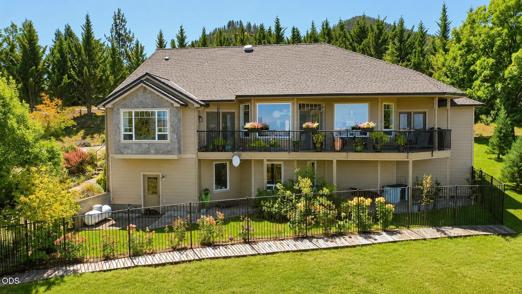 41-web-or-mls-IMG_1536 (2). Photo 2 of 47, 651 Holton Road, Talent, OR 97540